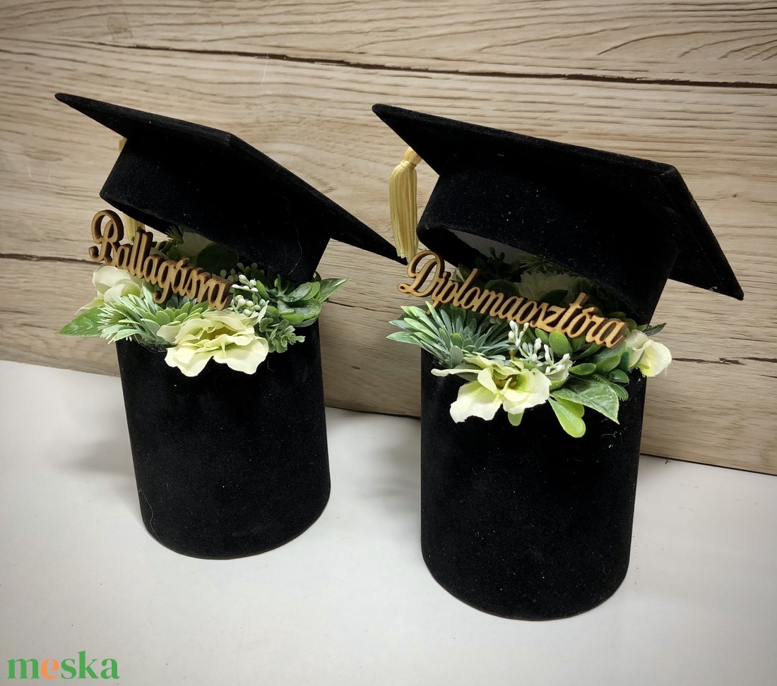 Talár ballagásra diplomaosztóra - otthon & életmód - dekoráció - virágdísz és tartó - virágbox, virágdoboz - Meska.hu Talár ballagásra diplomaosztóra - otthon & életmód - dekoráció - virágdísz és tartó - virágbox, virágdoboz - Meska.hu