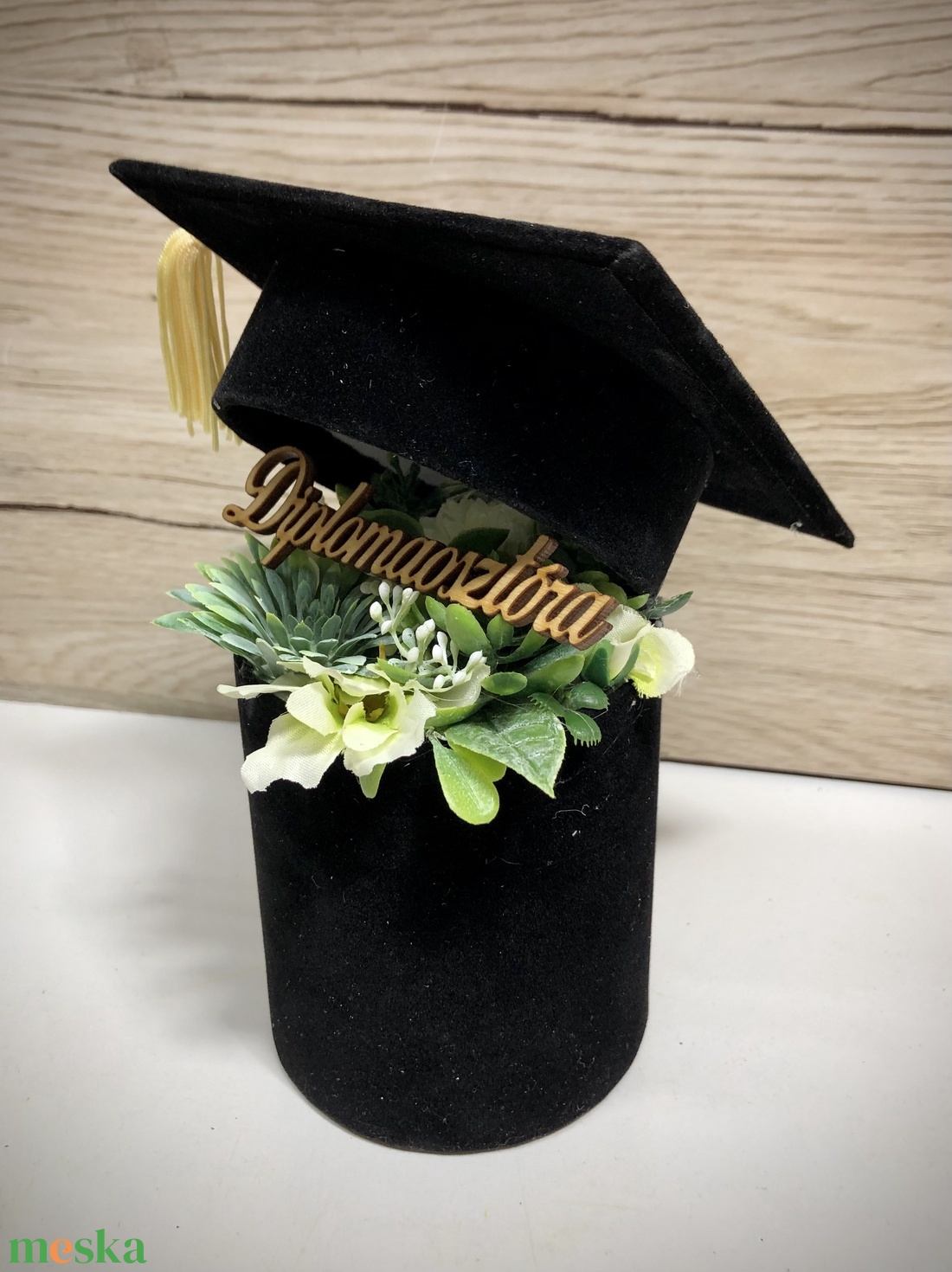 Talár ballagásra diplomaosztóra - otthon & életmód - dekoráció - virágdísz és tartó - virágbox, virágdoboz - Meska.hu Talár ballagásra diplomaosztóra - otthon & életmód - dekoráció - virágdísz és tartó - virágbox, virágdoboz - Meska.hu