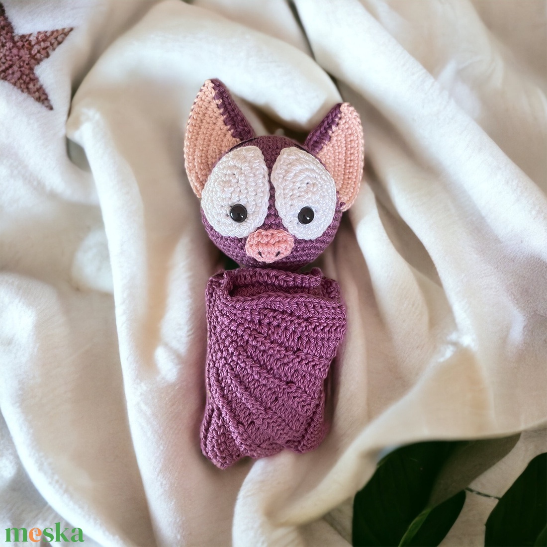 Horgolt cuki denevér (Messza) - otthon & életmód - dekoráció - halloween - halloweeni figurák - Meska.hu Horgolt cuki denevér (Messza) - otthon & életmód - dekoráció - halloween - halloweeni figurák - Meska.hu