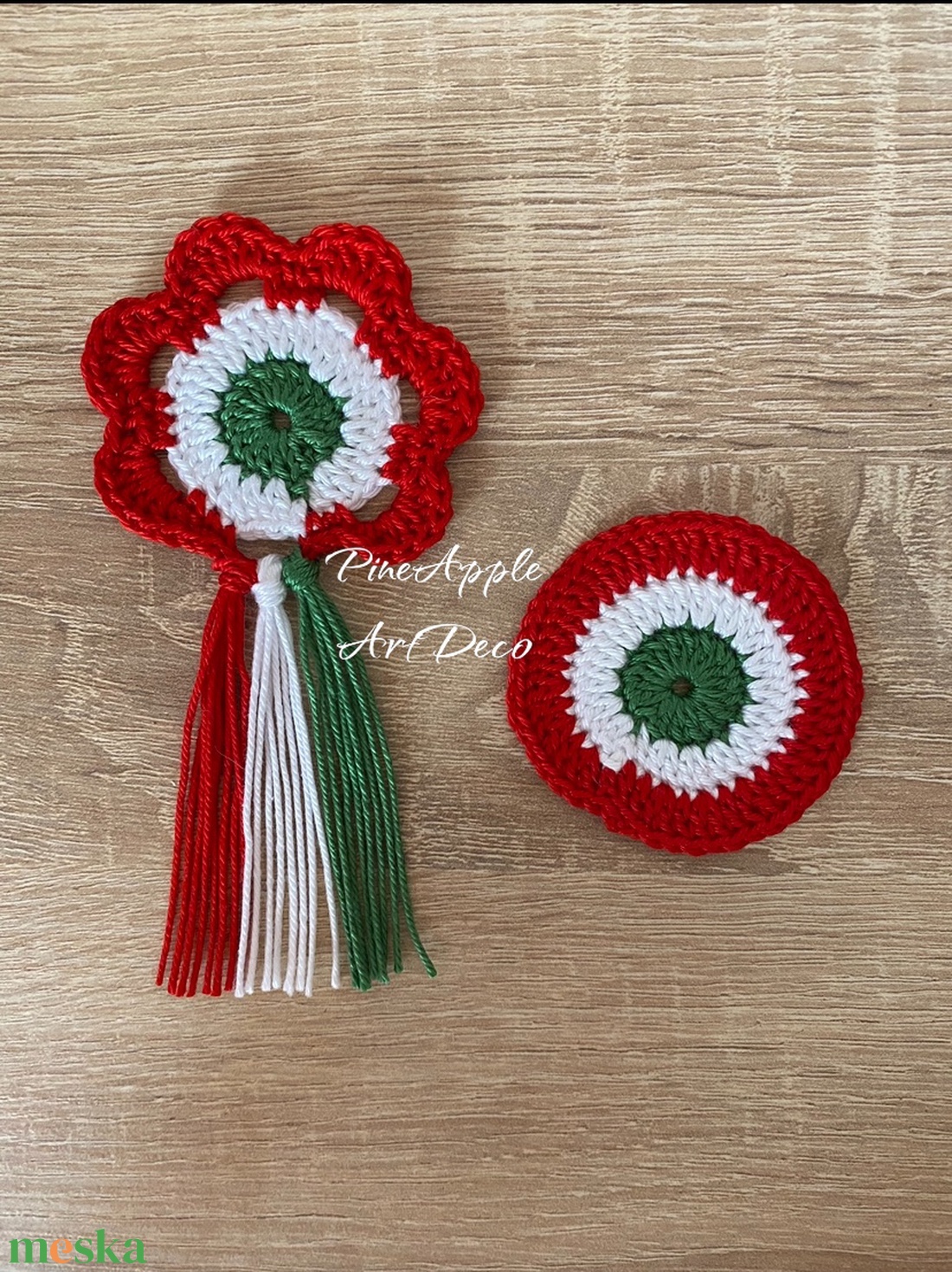 Horgolt kerek és virág kokárda - ékszer - kitűző és bross - Meska.hu