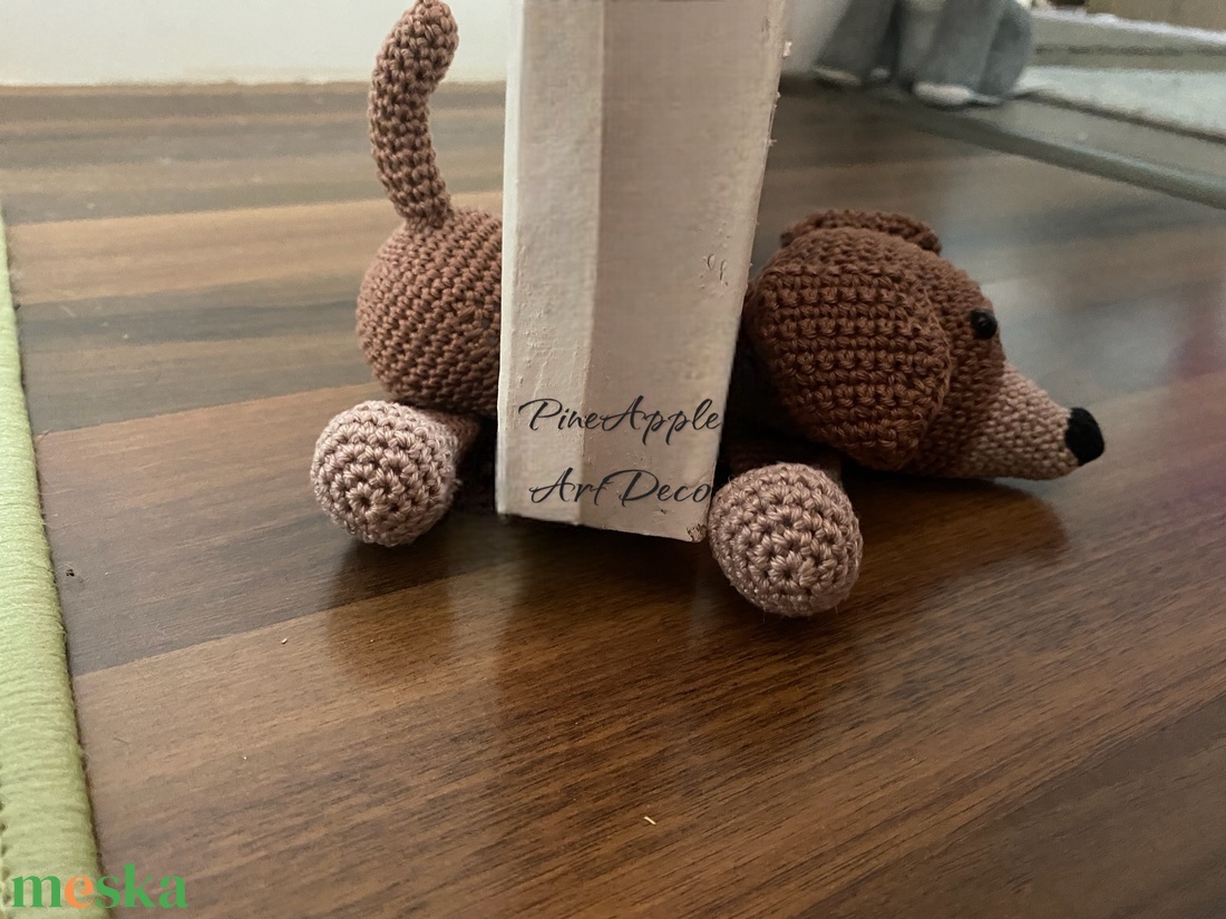 Horgolt tacskó ajtótámasz amigurumi (Messza) - otthon & életmód - dekoráció - ajtó- és ablak dekoráció - ajtótámasz - Meska.hu Horgolt tacskó ajtótámasz amigurumi (Messza) - otthon & életmód - dekoráció - ajtó- és ablak dekoráció - ajtótámasz - Meska.hu