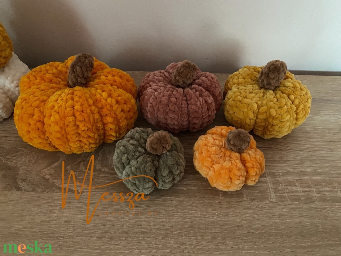 Horgolt plüss közepes tök dekoráció (Messza) - otthon & életmód - dekoráció - halloween - halloweeni tök és lámpás - Meska.hu Horgolt plüss közepes tök dekoráció (Messza) - otthon & életmód - dekoráció - halloween - halloweeni tök és lámpás - Meska.hu