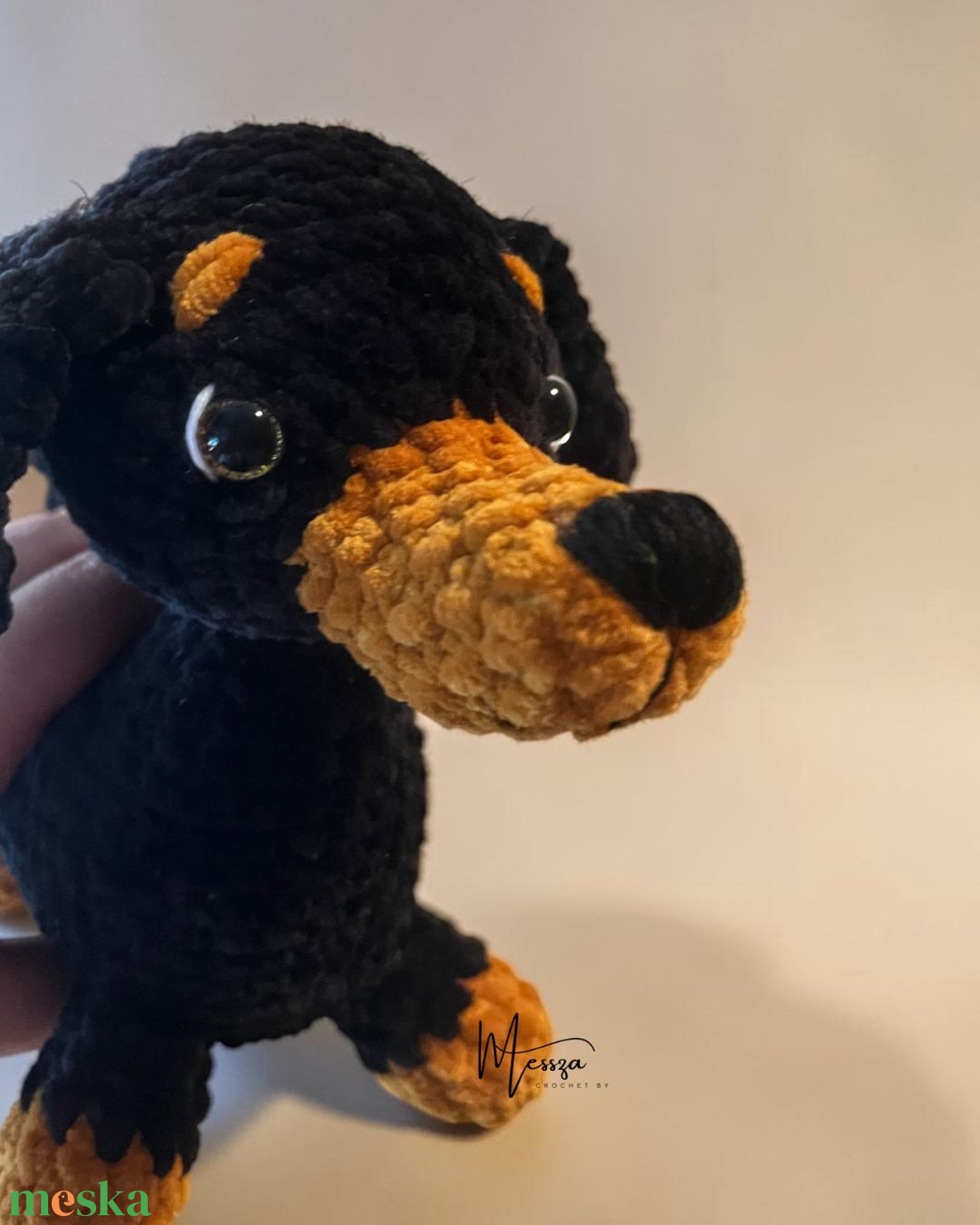 Horgolt plüss tacskó amigurumi (Messza) - játék & sport - plüssállat & játékfigura - kutya - Meska.hu