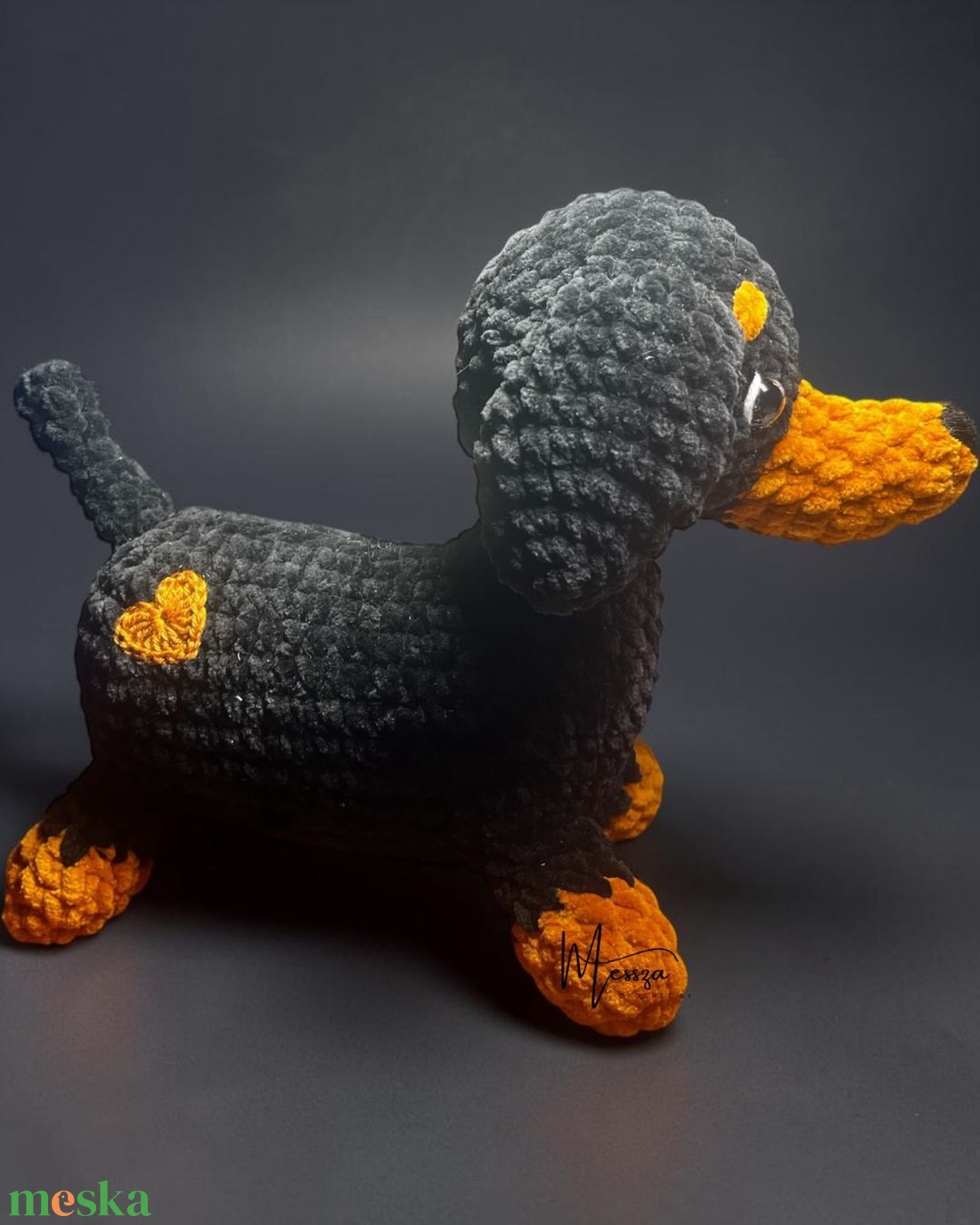 Horgolt plüss tacskó amigurumi (Messza) - játék & sport - plüssállat & játékfigura - kutya - Meska.hu