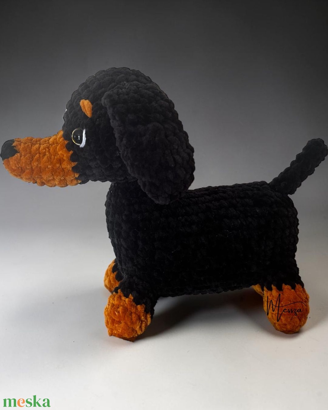 Horgolt plüss tacskó amigurumi (Messza) - játék & sport - plüssállat & játékfigura - kutya - Meska.hu