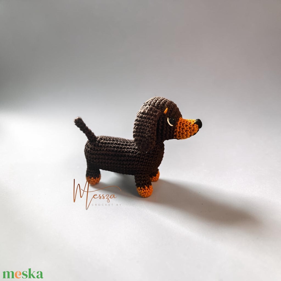 Horgolt tacskó kutya amigurumi (Messza) - játék & sport - plüssállat & játékfigura - kutya - Meska.hu