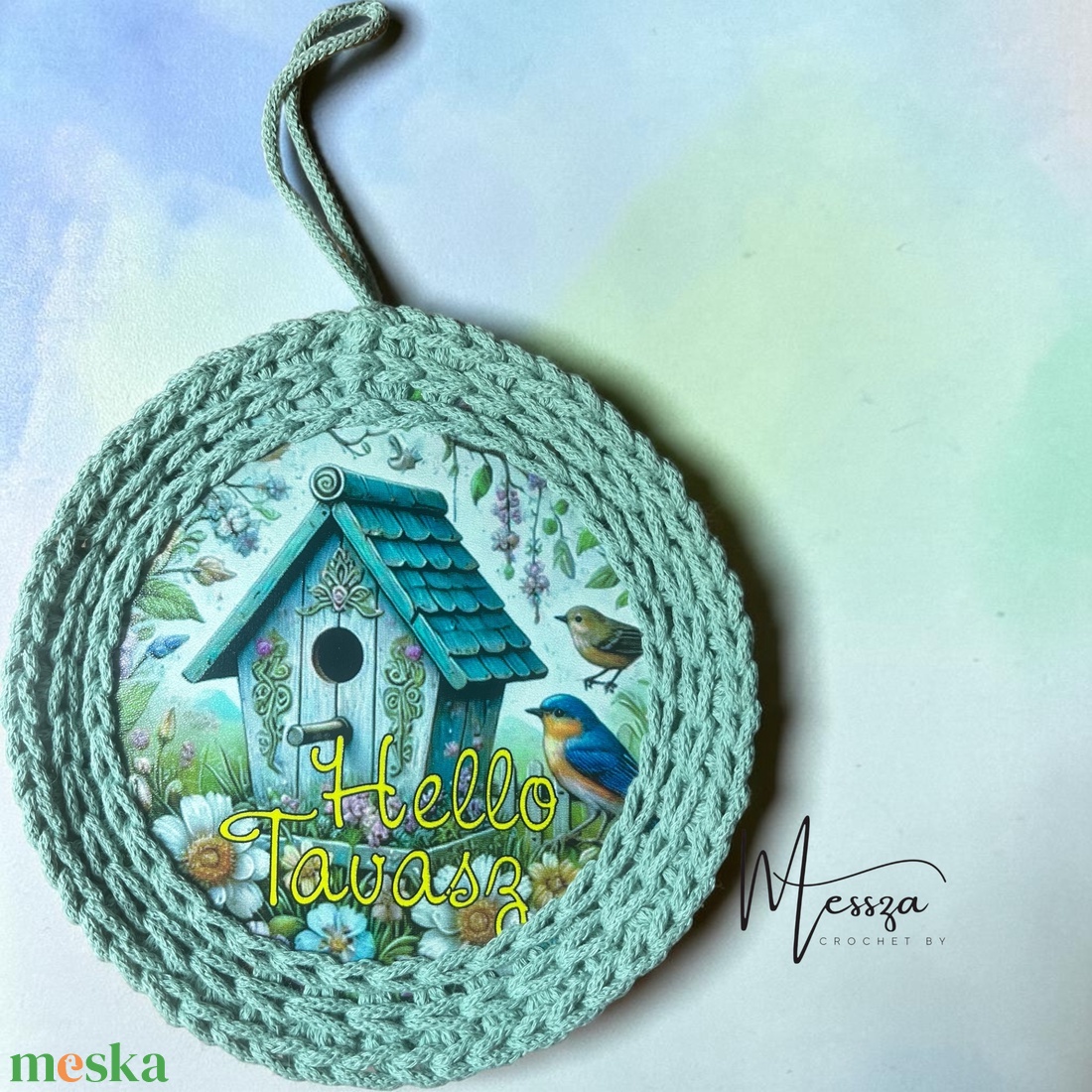 Horgolt kopogató ajtódísz Hello Tavasz 17 cm (Messza) - otthon & életmód - dekoráció - ajtó- és ablak dekoráció - ajtódísz & kopogtató - Meska.hu