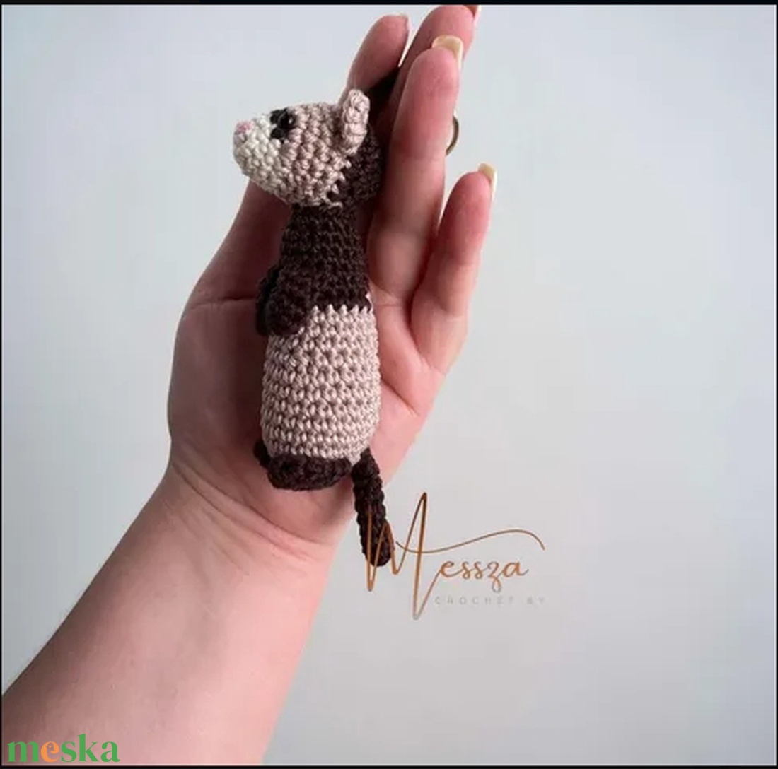 Horgolt görény vadászgörény amigurumi kulcstartó táskadísz (Messza) - táska & tok - kulcstartó & táskadísz - kulcstartó - Meska.hu