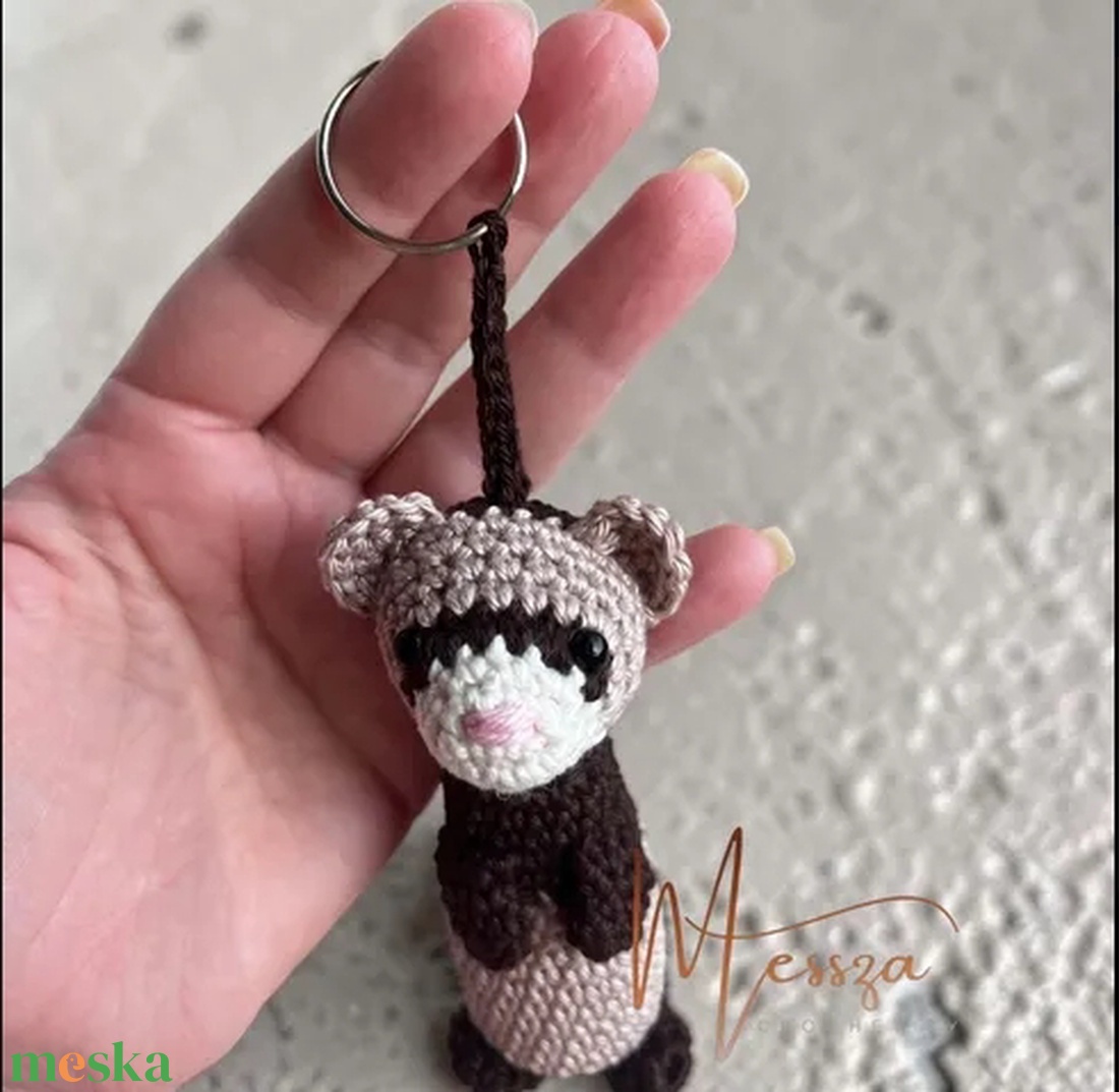 Horgolt görény vadászgörény amigurumi kulcstartó táskadísz (Messza) - táska & tok - kulcstartó & táskadísz - kulcstartó - Meska.hu