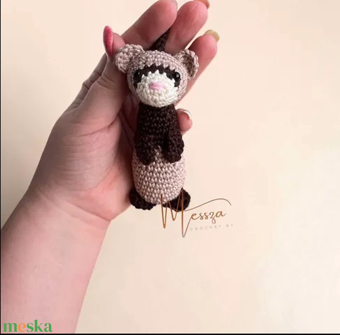 Horgolt görény vadászgörény amigurumi kulcstartó táskadísz (Messza) - táska & tok - kulcstartó & táskadísz - kulcstartó - Meska.hu
