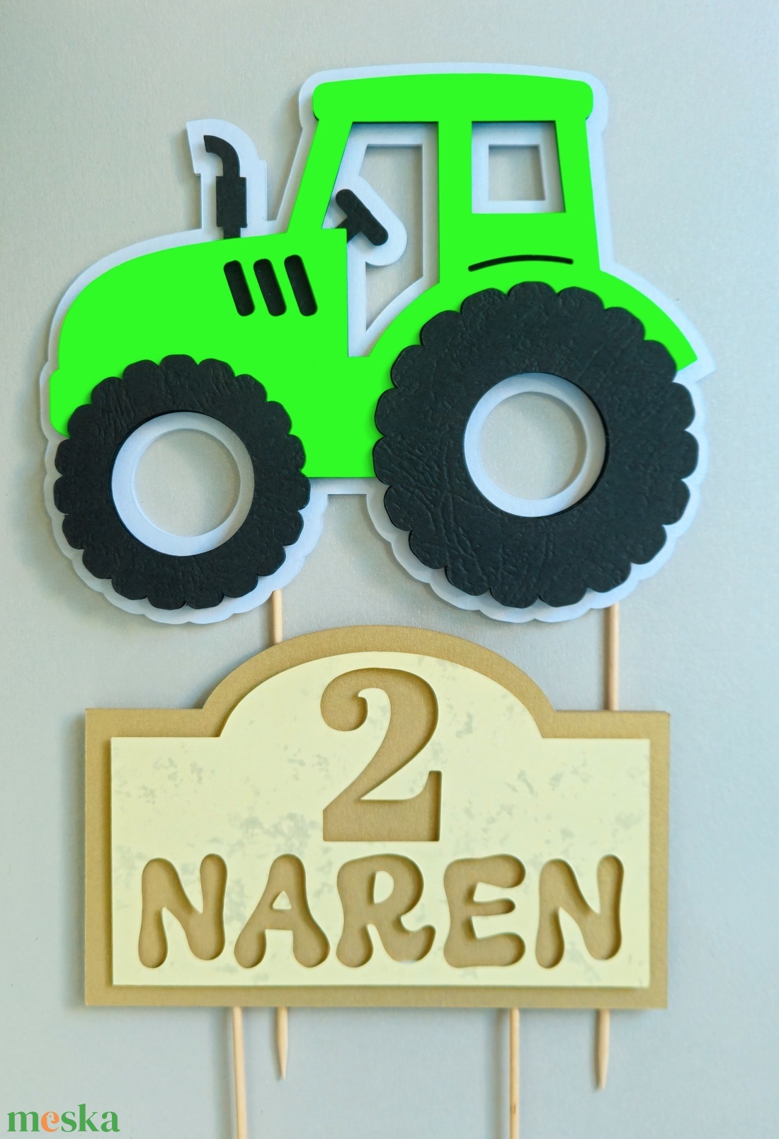 Traktoros tortabeszúró névre szóló farmtáblával - CakeTopper - otthon & életmód - konyhafelszerelés, tálalás - sütés, főzés - sütidísz - Meska.hu