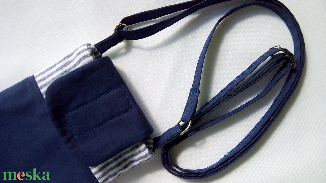 Kék csíkos, nyakba akasztható, textil telefontok - táska & tok - pénztárca & más tok - telefontok - Meska.hu Kék csíkos, nyakba akasztható, textil telefontok - táska & tok - pénztárca & más tok - telefontok - Meska.hu