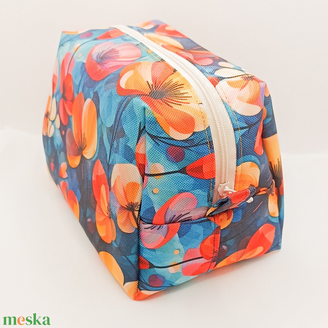 Virágok - vízhatlan piperetáska - táska & tok - neszesszer - Meska.hu