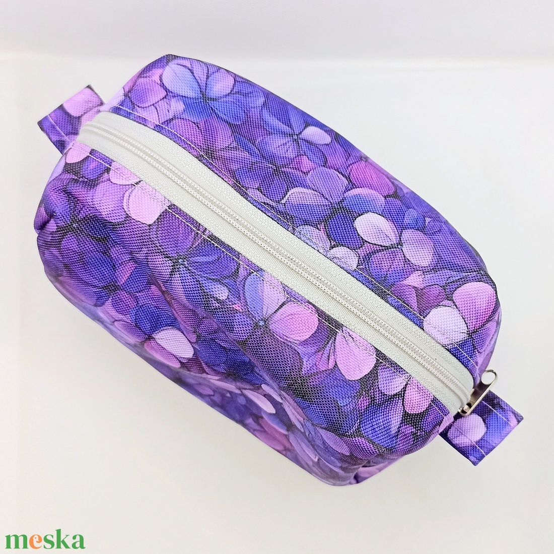Lila virágmintás - vízhatlan piperetáska - táska & tok - neszesszer - Meska.hu