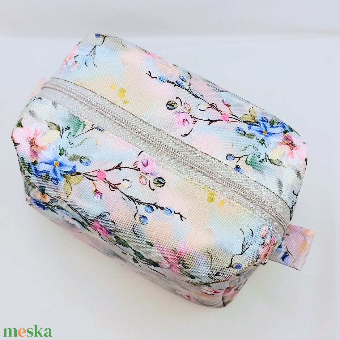 Bájos virágos - vízhatlan piperetáska - táska & tok - neszesszer - Meska.hu