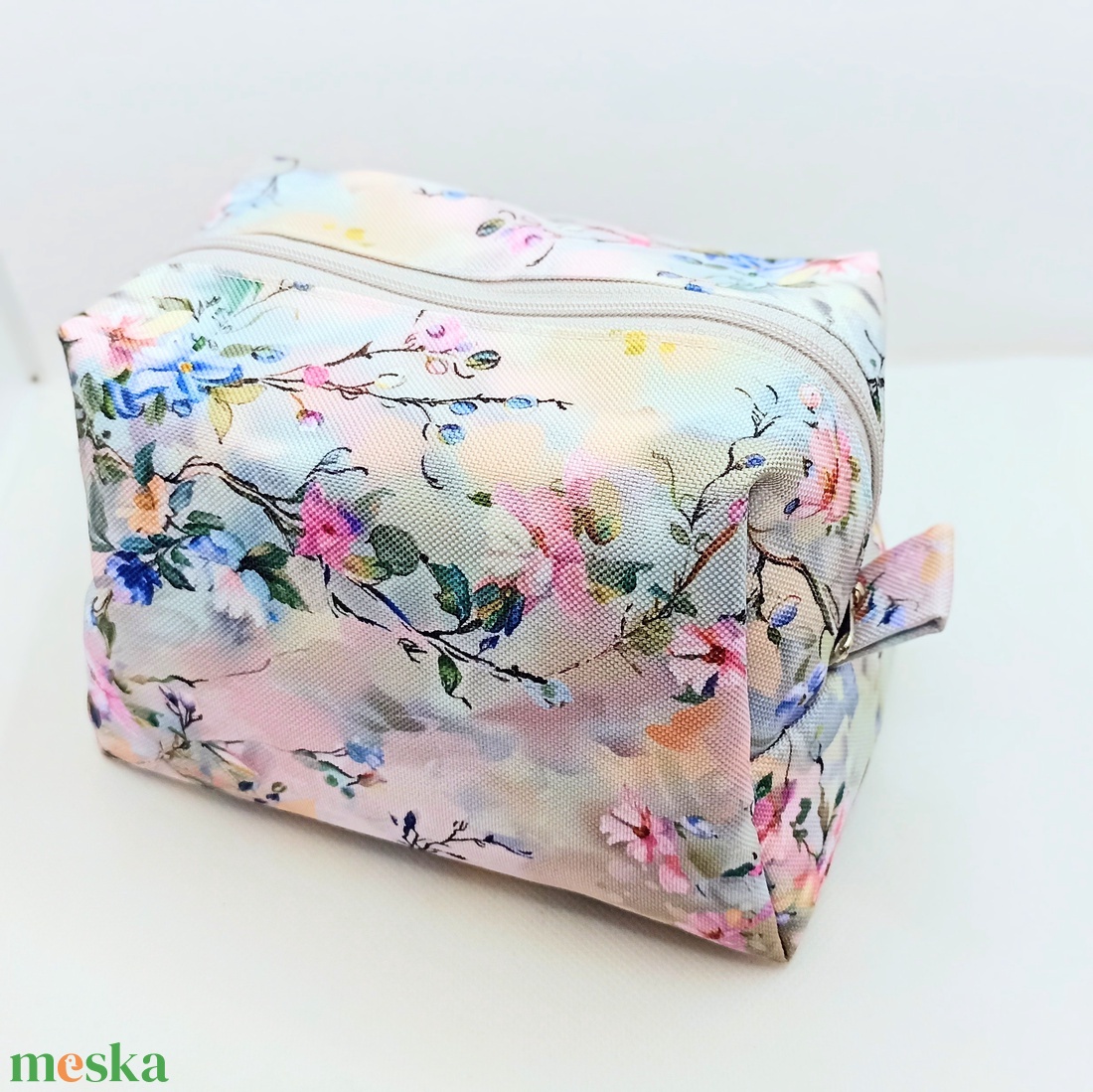 Bájos virágos - vízhatlan piperetáska - táska & tok - neszesszer - Meska.hu