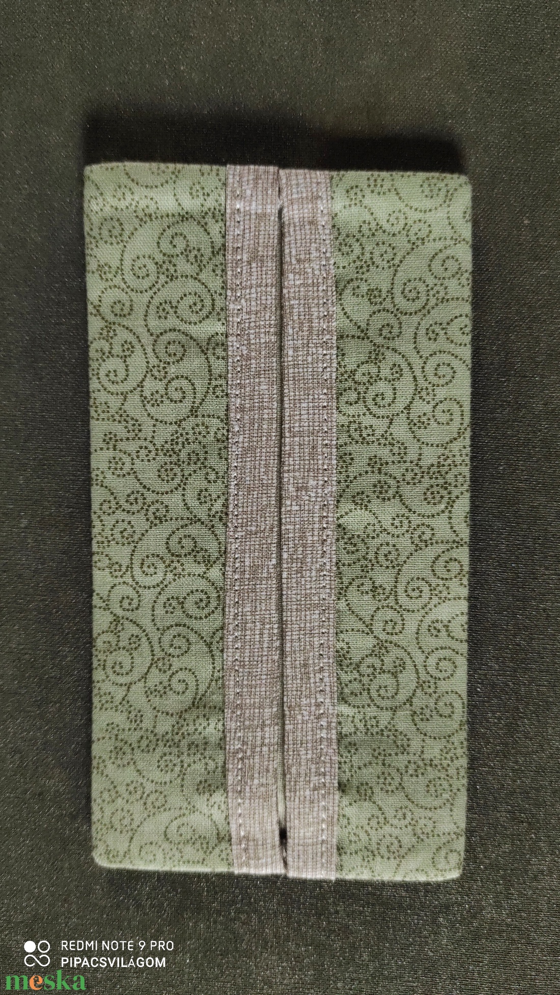 Zöld kacskaringós papír zsebkendő tartó - táska & tok - pénztárca & más tok - zsebkendőtartó tok - Meska.hu