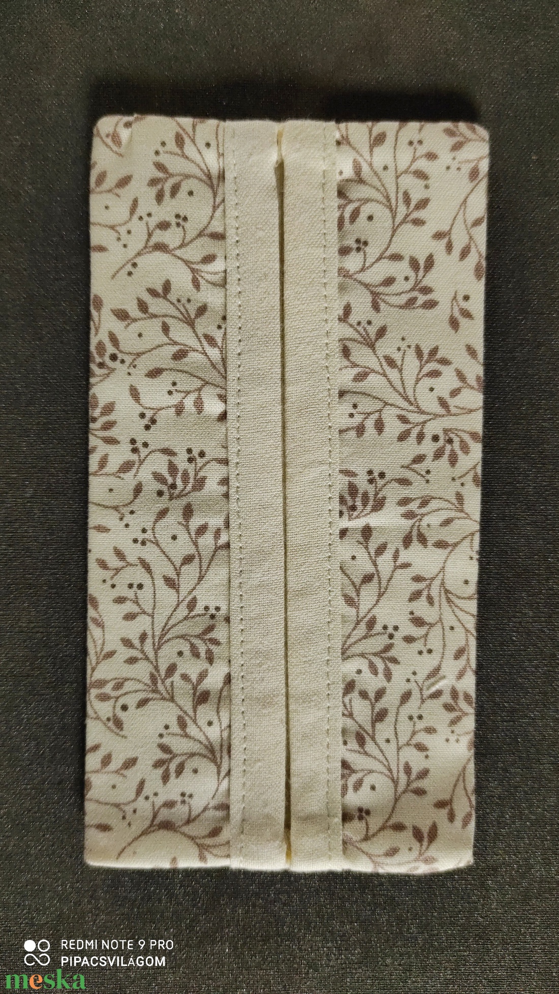 Krém színű indás papír zsebkendő tartó - táska & tok - pénztárca & más tok - zsebkendőtartó tok - Meska.hu