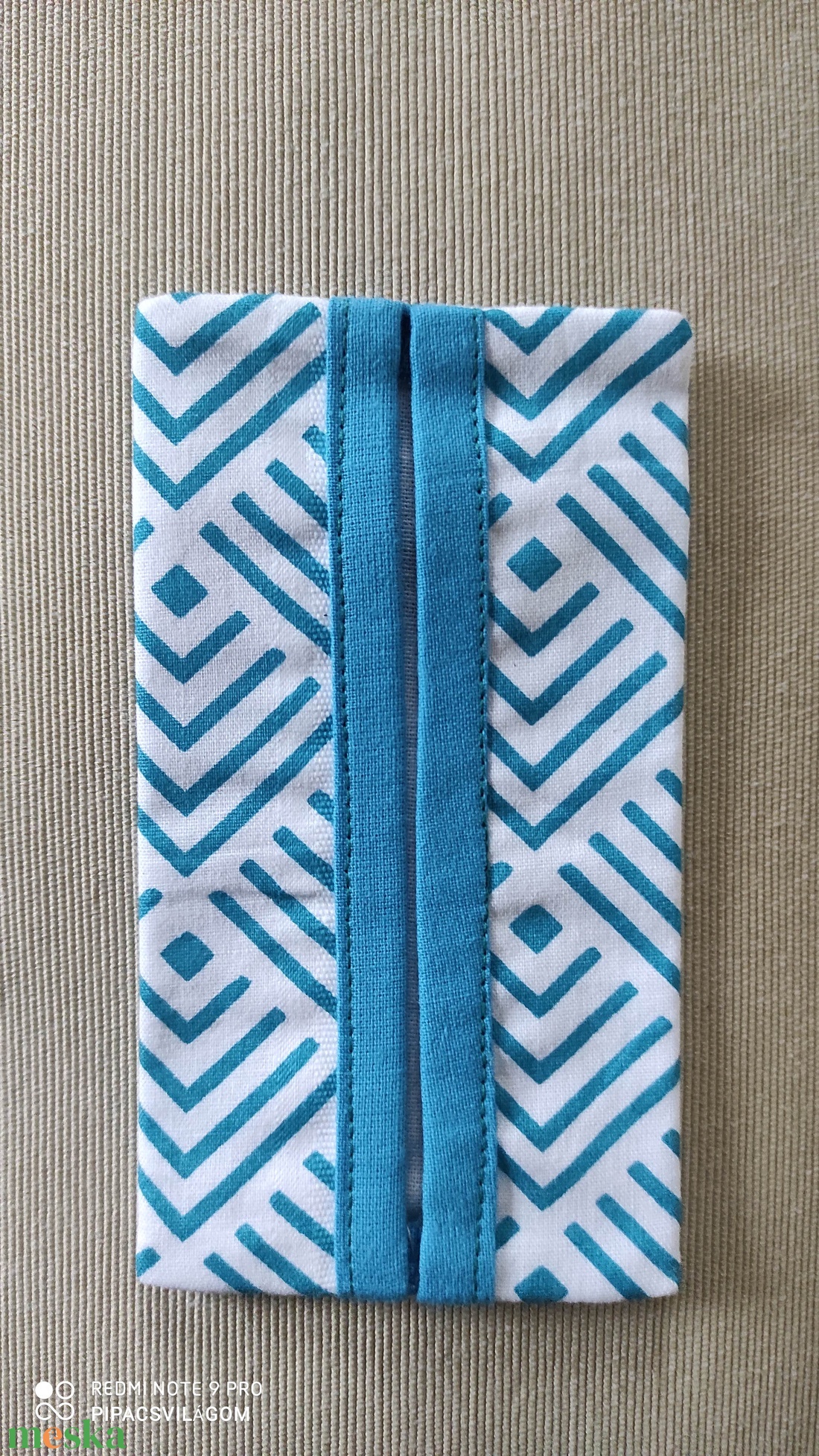 Türkiz geometrikus mintás papír zsebkendő tartó - táska & tok - pénztárca & más tok - zsebkendőtartó tok - Meska.hu