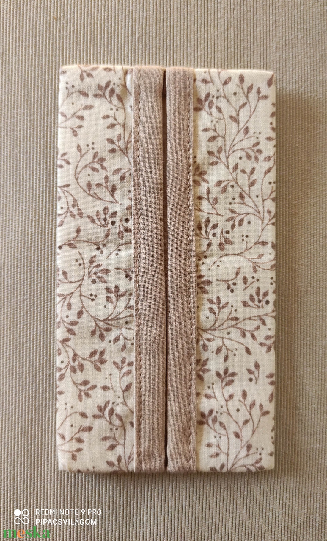 Krém színű indás papír zsebkendő tartó - táska & tok - pénztárca & más tok - zsebkendőtartó tok - Meska.hu