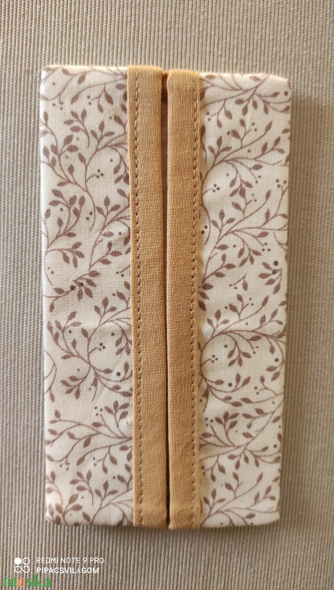 Krém színű indás papír zsebkendő tartó - táska & tok - pénztárca & más tok - zsebkendőtartó tok - Meska.hu