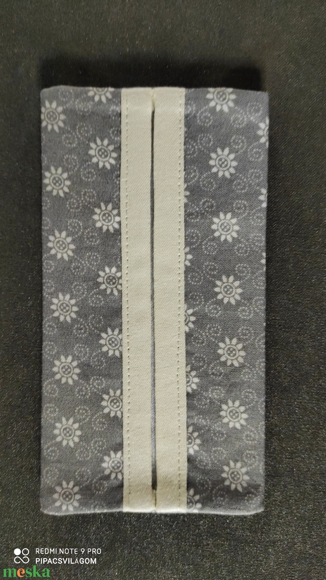 Szürke virágos papír zsebkendő tartó - táska & tok - pénztárca & más tok - zsebkendőtartó tok - Meska.hu