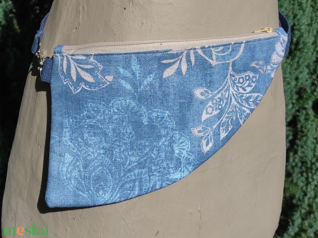 Kék ornamentikus mintás minimál övtáska - táska & tok - övtáska - Meska.hu
