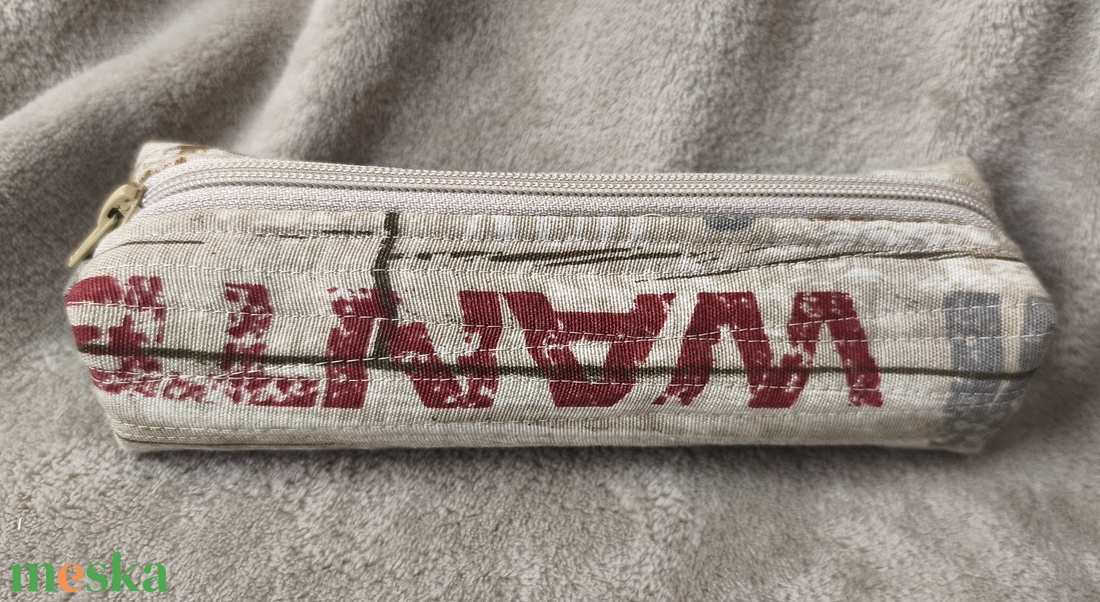 Tolltartó, feliratos, barna - otthon & életmód - papír, írószer - tolltartó & ceruzatekercs - Meska.hu