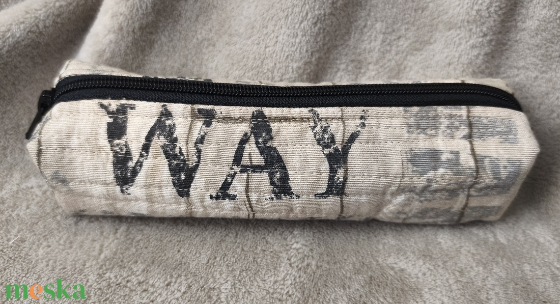 Tolltartó, feliratos, szürke - otthon & életmód - papír, írószer - tolltartó & ceruzatekercs - Meska.hu