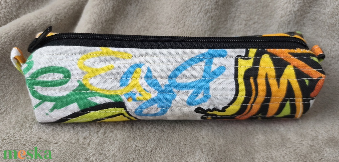 Tolltartó, graffiti  - otthon & életmód - papír, írószer - tolltartó & ceruzatekercs - Meska.hu