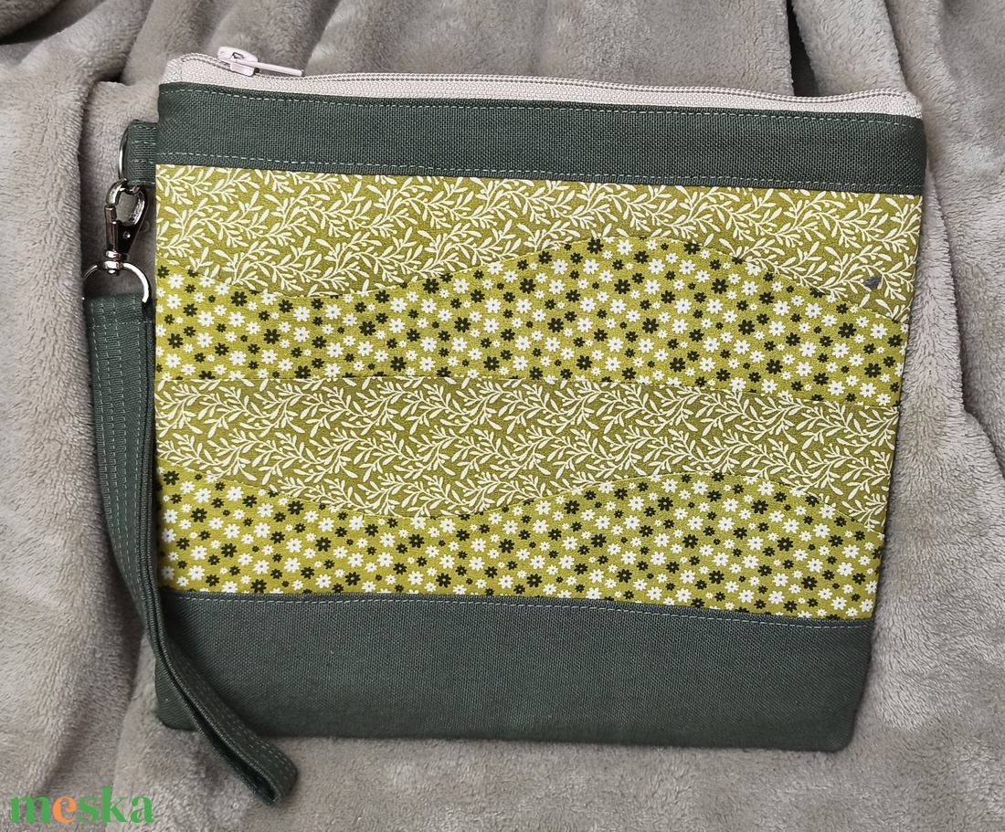 Zöld virágos-leveles pachwork lapos neszesszer - táska & tok - neszesszer - Meska.hu