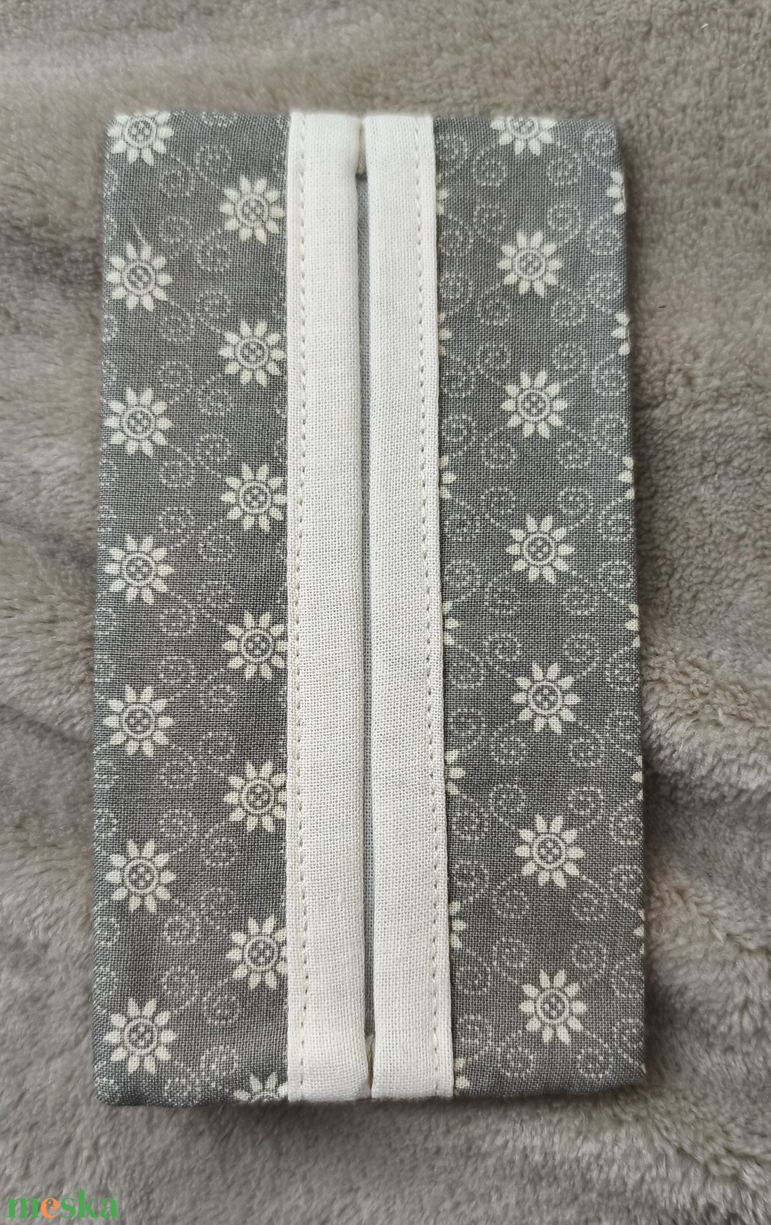 Szürke virágos papír zsebkendő tartó - táska & tok - pénztárca & más tok - zsebkendőtartó tok - Meska.hu