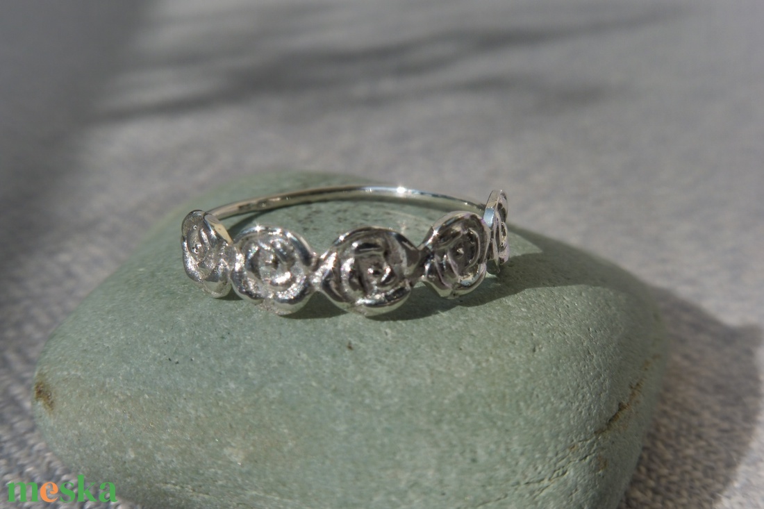 ezüst kis rózsás gyűrű - ékszer - gyűrű - statement gyűrű - Meska.hu