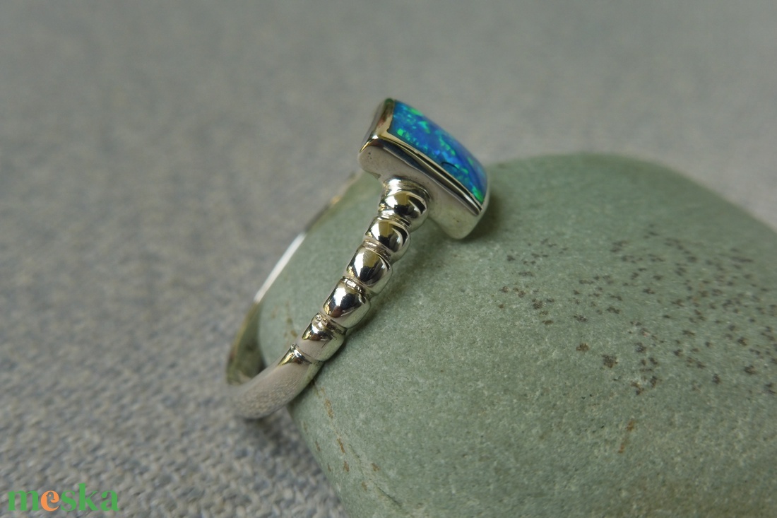 ezüst gyűrű kék opállal - ékszer - gyűrű - statement gyűrű - Meska.hu