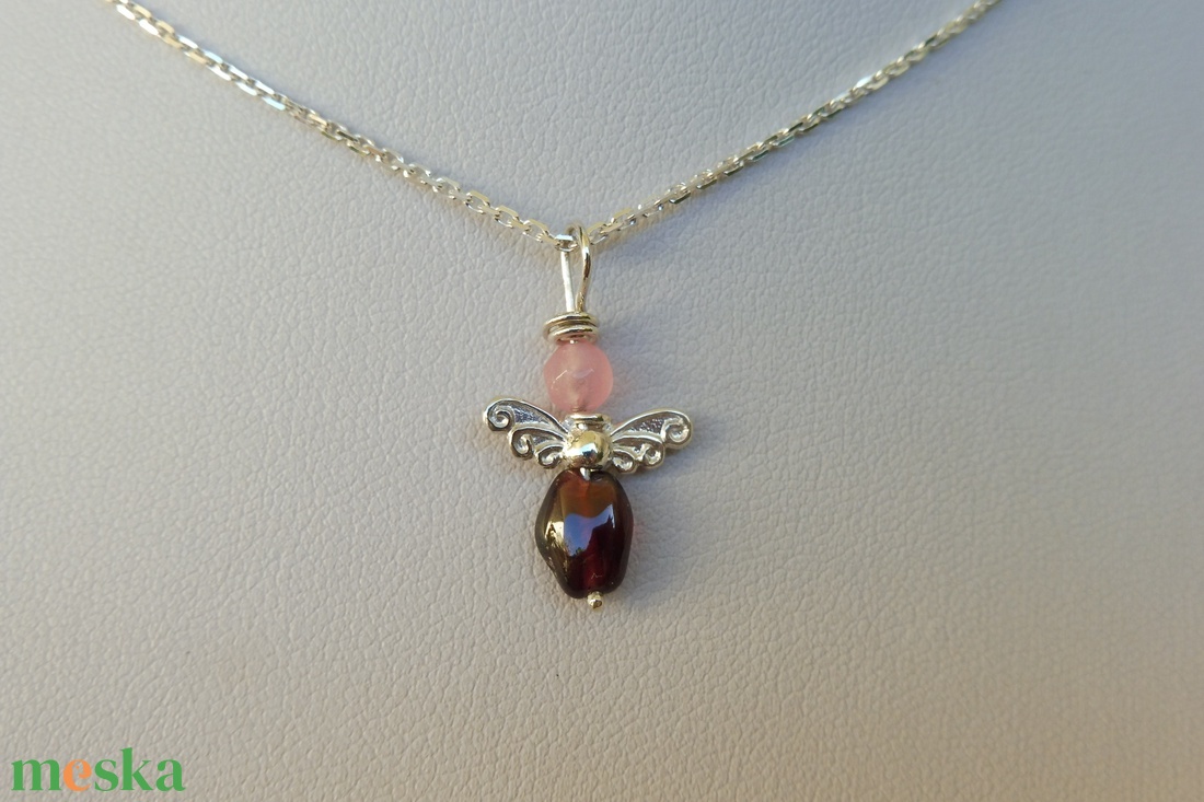 ezüst angyalka medál rózsakvarccal és gránáttal - ékszer - nyaklánc - medál - Meska.hu