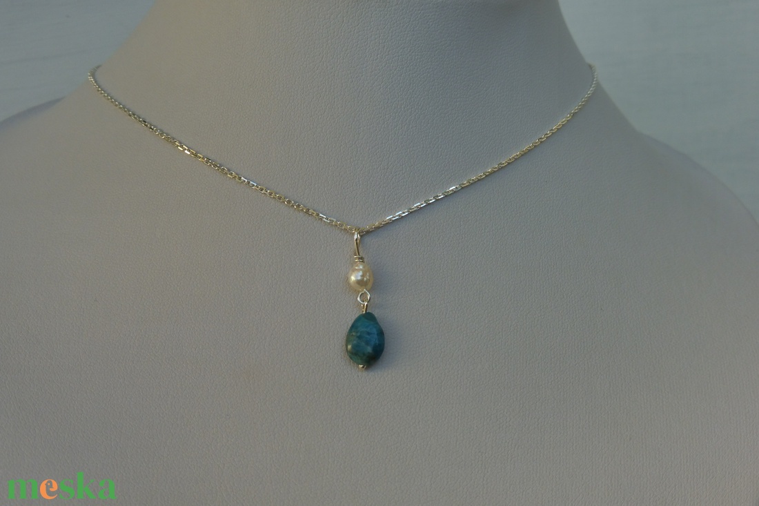 ezüstmedál gyönggyel és apatittal - ékszer - nyaklánc - medál - Meska.hu