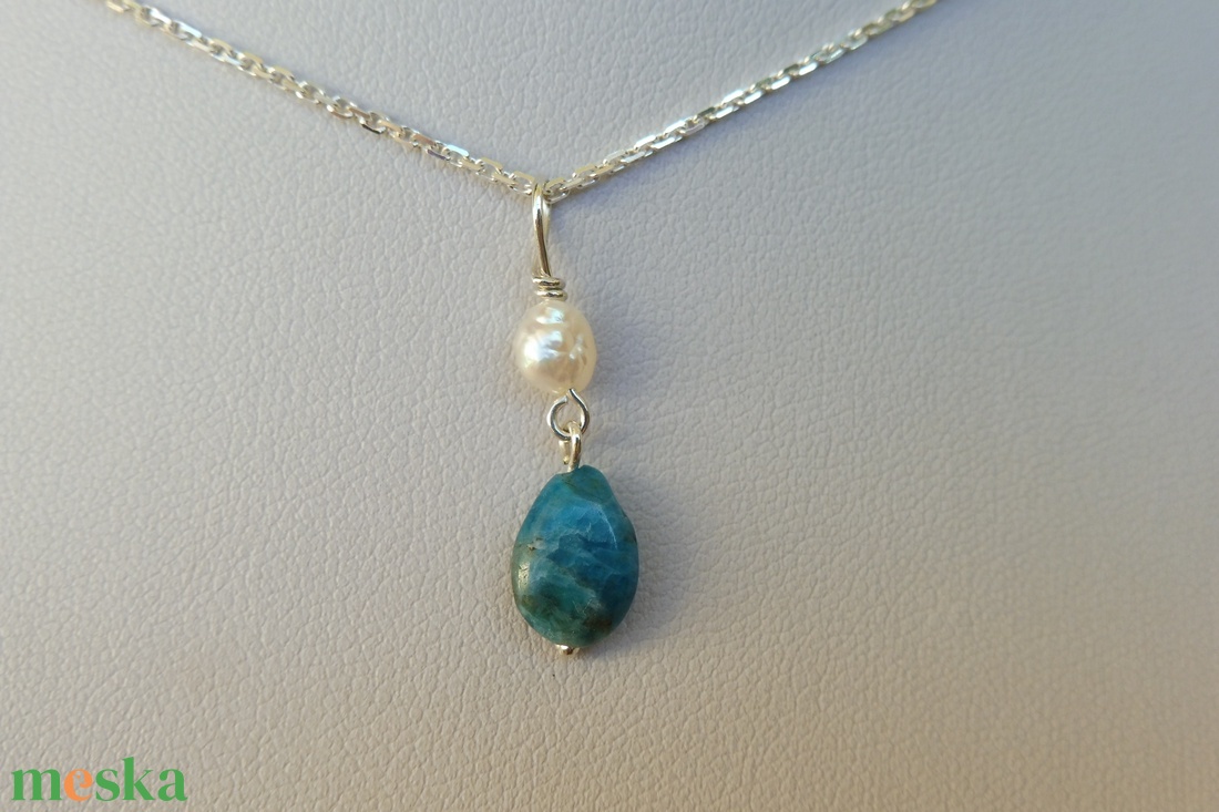 ezüstmedál gyönggyel és apatittal - ékszer - nyaklánc - medál - Meska.hu