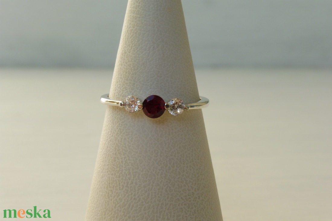  gránátos cirkóniás ezüstgyűrű    - ékszer - gyűrű - vékony gyűrű - Meska.hu