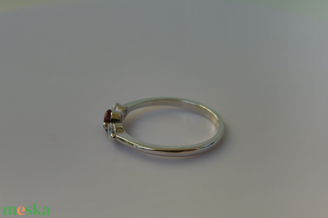  gránátos cirkóniás ezüstgyűrű    - ékszer - gyűrű - vékony gyűrű - Meska.hu