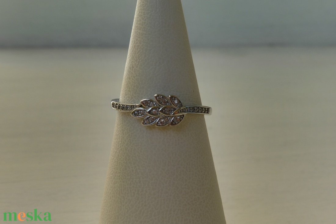 sűrű leveles ezüstgyűrű cirkóniákkal - ékszer - gyűrű - többköves gyűrű - Meska.hu