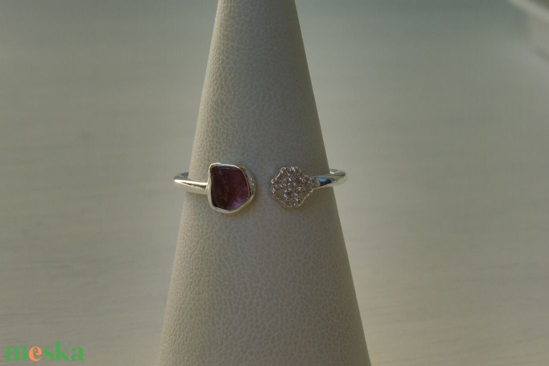 rózsaszín turmalinos, cirkóniás nyitott ezüstgyűrű - ékszer - gyűrű - gyöngyös gyűrű - Meska.hu