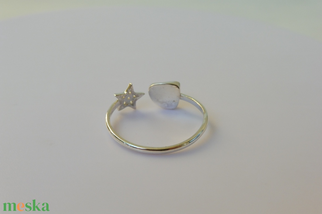 kék turmalinos, cirkóniás nyitott ezüstgyűrű - ékszer - gyűrű - gyöngyös gyűrű - Meska.hu