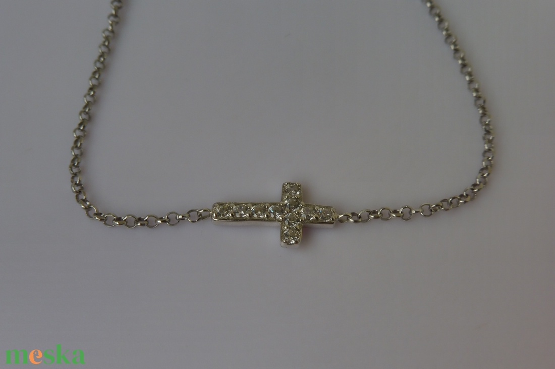 ezüst karkötő köves kereszttel - ékszer - karkötő - karkötő medállal - Meska.hu