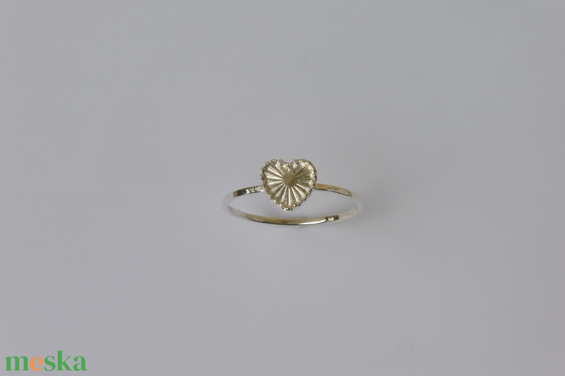 ezüst napsugaras szív gyűrű - ékszer - gyűrű - vékony gyűrű - Meska.hu