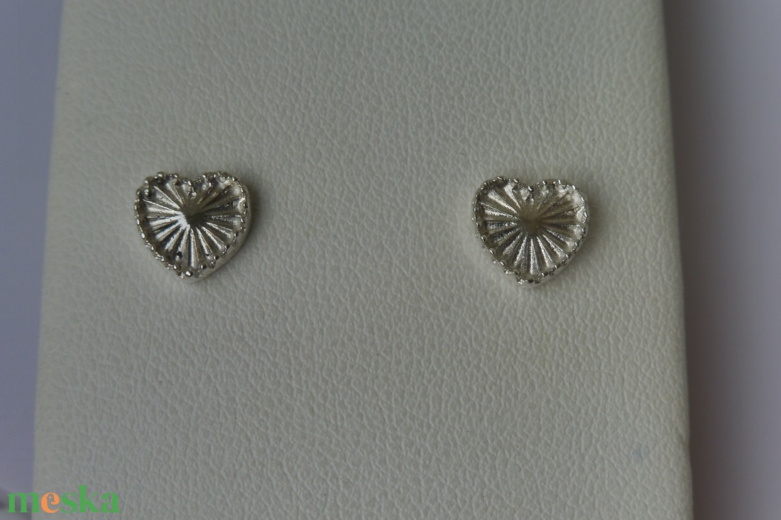 ezüst napsugaras szív fülbevaló - ékszer - fülbevaló - pötty fülbevaló - Meska.hu