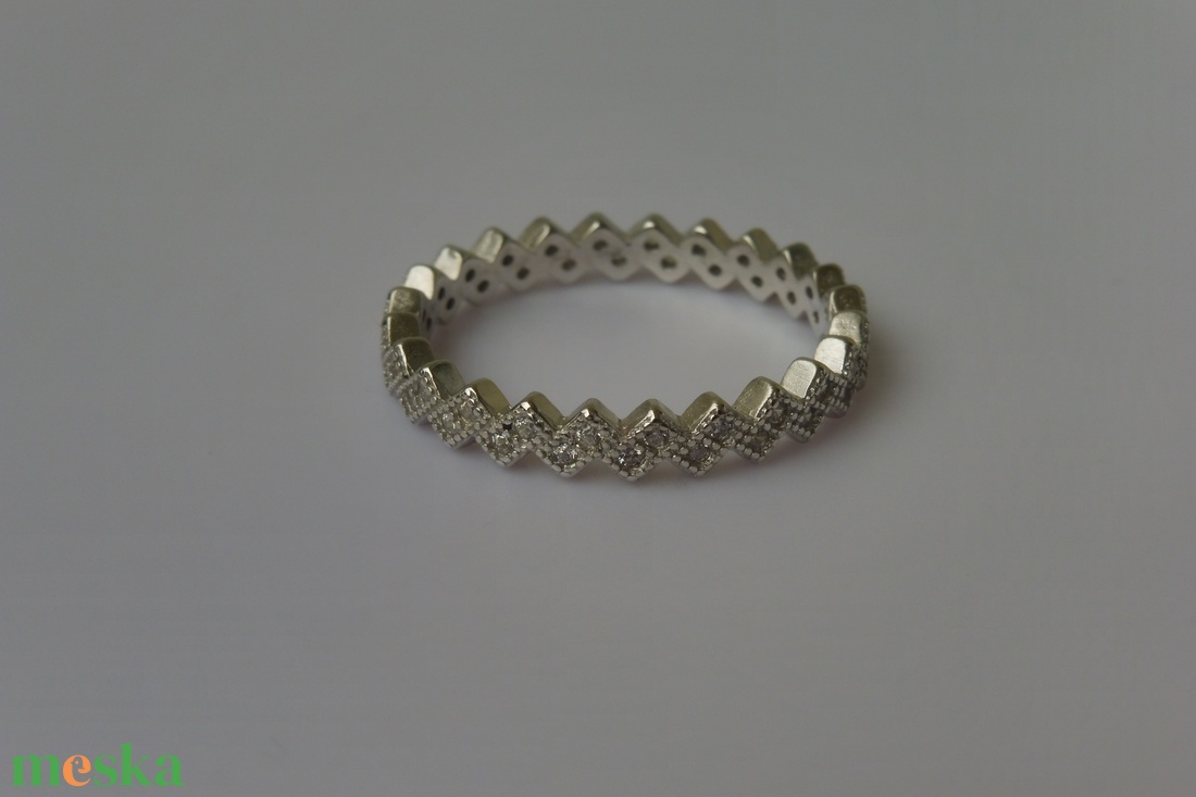 körbe köves, cirkóniás, ezüst karikagyűrű    - ékszer - gyűrű - fonódó gyűrű - Meska.hu