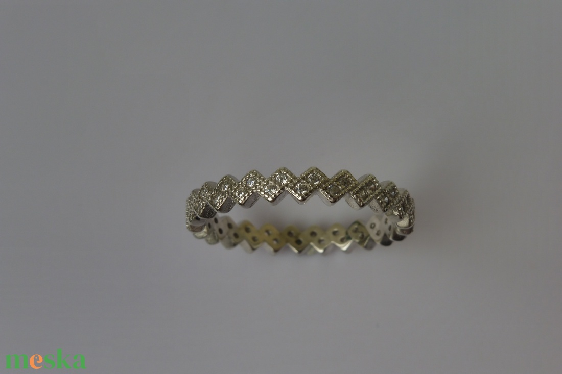 körbe köves, cirkóniás, ezüst karikagyűrű    - ékszer - gyűrű - fonódó gyűrű - Meska.hu