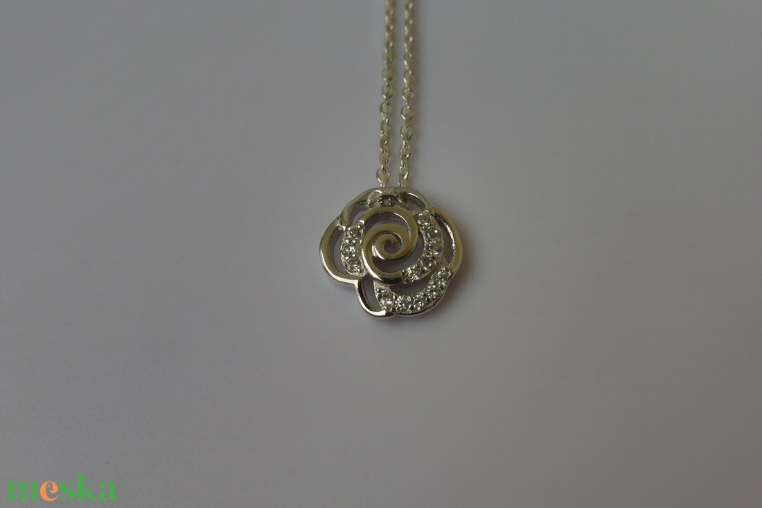 ezüst nyaklánc köves rózsával - ékszer - nyaklánc - medálos nyaklánc - Meska.hu