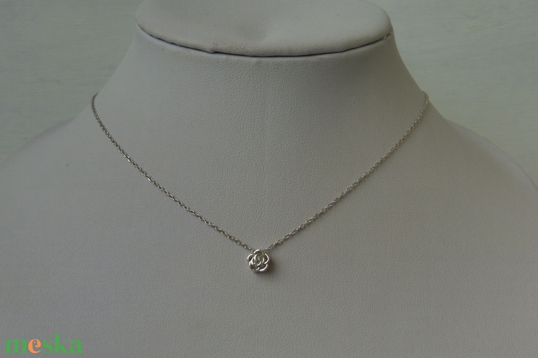 ezüst nyaklánc áttört, köves rózsával - ékszer - nyaklánc - medálos nyaklánc - Meska.hu