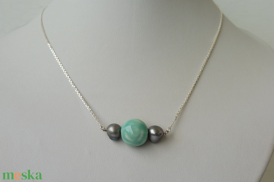 ezüst nyaklánc kerámia rózsával és gyönggyel - ékszer - nyaklánc - medálos nyaklánc - Meska.hu